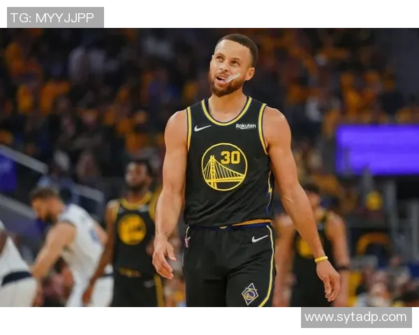 库里带伤继续奉献，教练组表示担忧